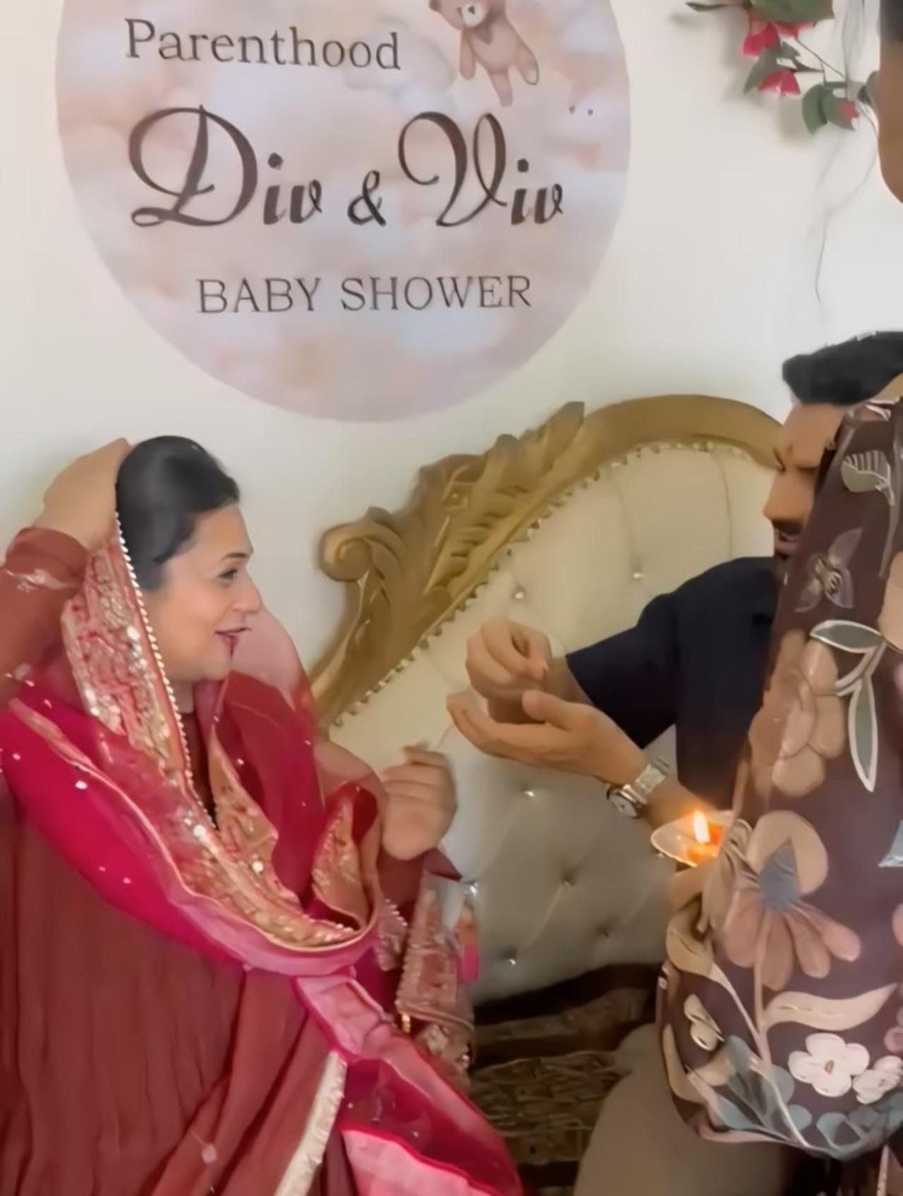 Vivek was seen filling vermilion in Divyanka’s hair during the godh bharai ceremony. It added a heartfelt touch to the already joyous celebration.